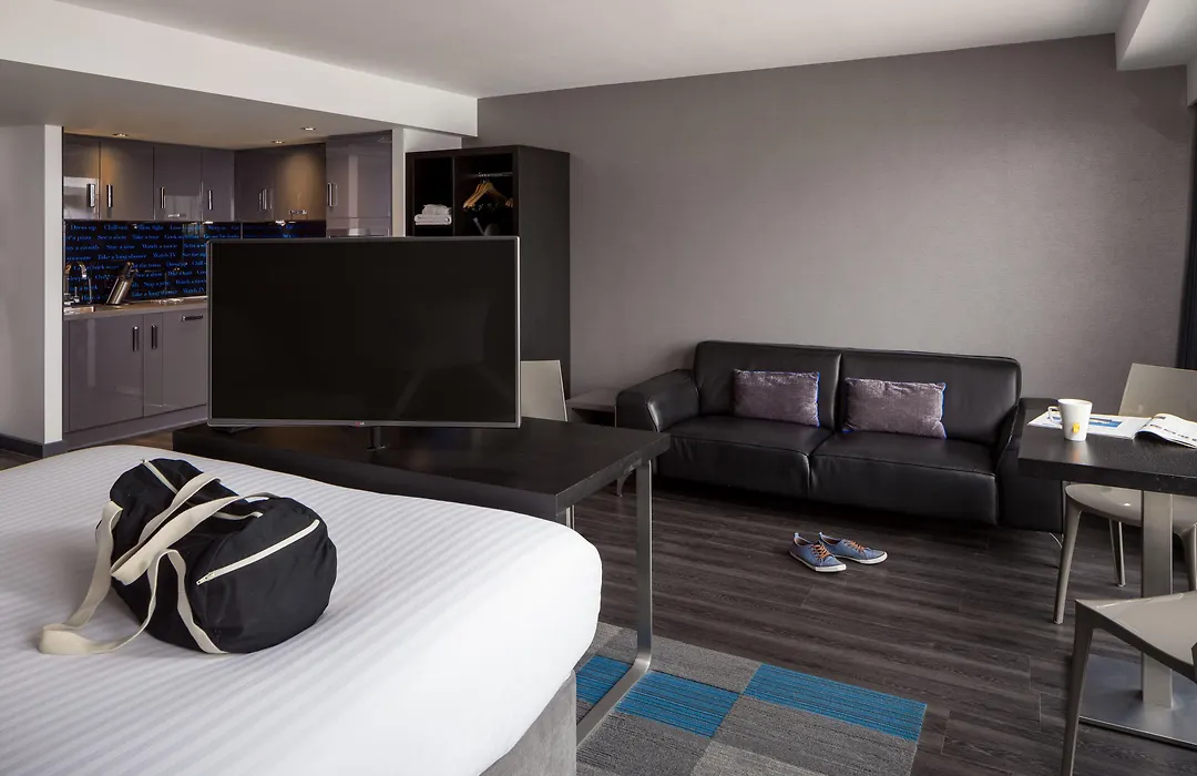 Roomzzz Nottingham City-1